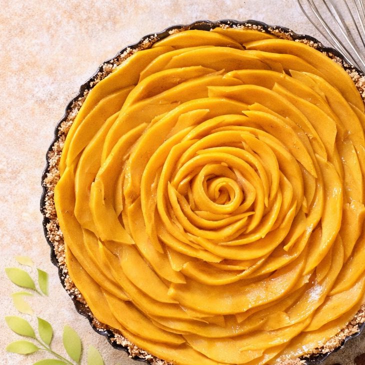 Gluten-free mango tart arranged like a rose